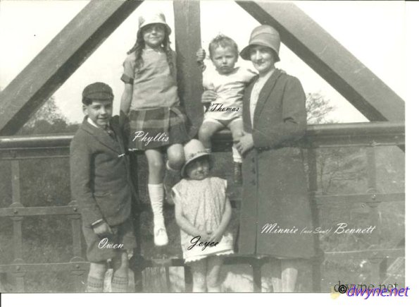 Minnie-Sant-Bennett-and-family-abt-1929-names