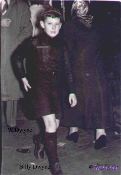 d09-Billy-Dwyne-that’s-my-Dad-with-the-smoke