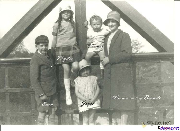 Minnie-Sant-Bennett-and-family-abt-1929-names