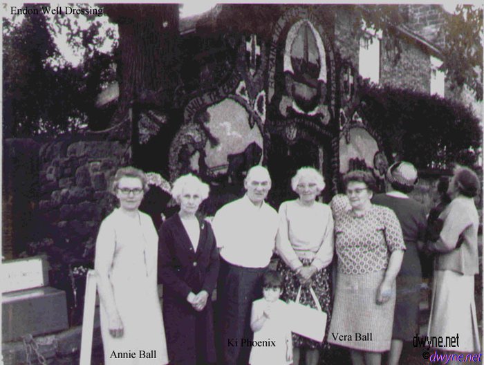 m076-Annie-Ball--Ki-Phoenix-Vera-Ball-Endon-Well-Dressing