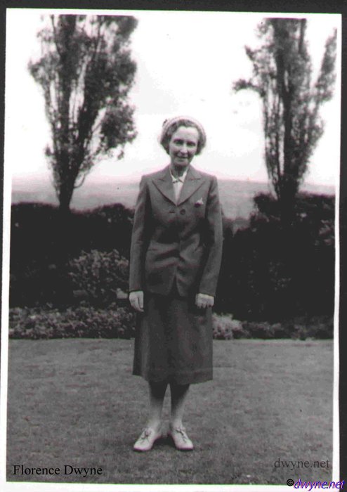 d14-Florence-Dwyne,-back-garden-29-Holden-Ave-N-1953