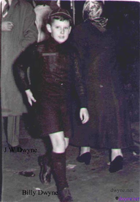d09-Billy-Dwyne-that’s-my-Dad-with-the-smoke